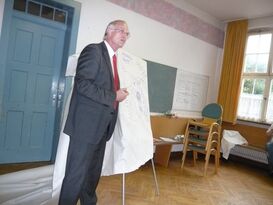 Lothar Binding bei seinem Vortrag in Epfenbach